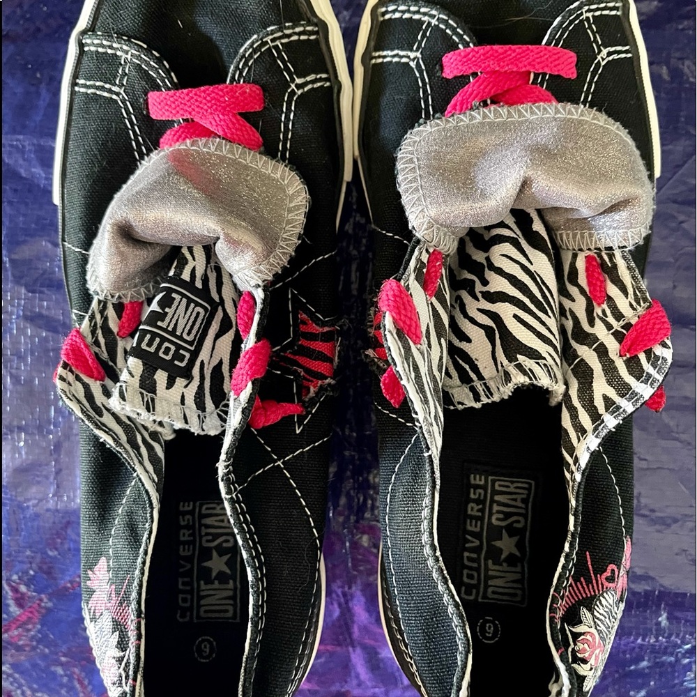 Awesome Condition Converse with double tongue.